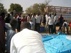Erecting_tent_4839.JPG